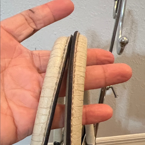 3019 Gucci Beige Monogram Tote Bag - Picture 2 of 12